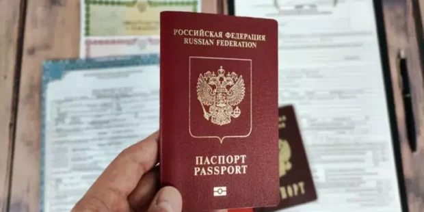 Какой ручкой подписывать загранпаспорт?