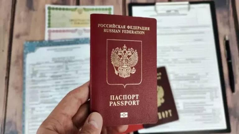 Какой ручкой подписывать загранпаспорт?